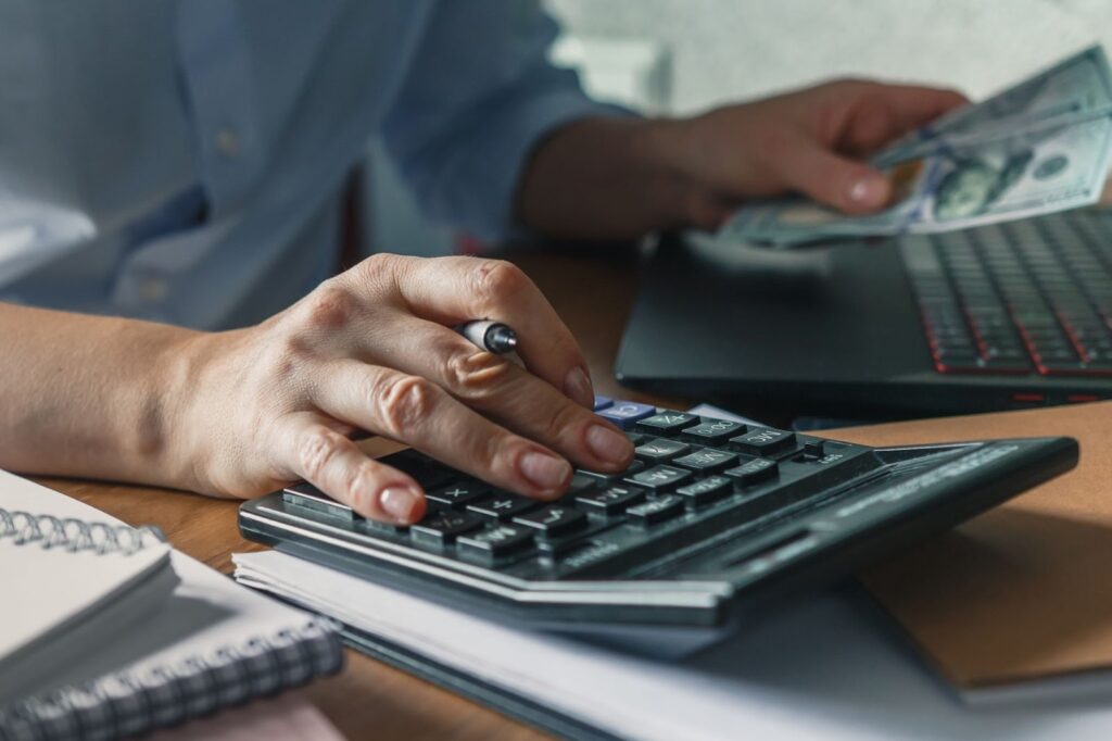 Home budget financial planning in crisis