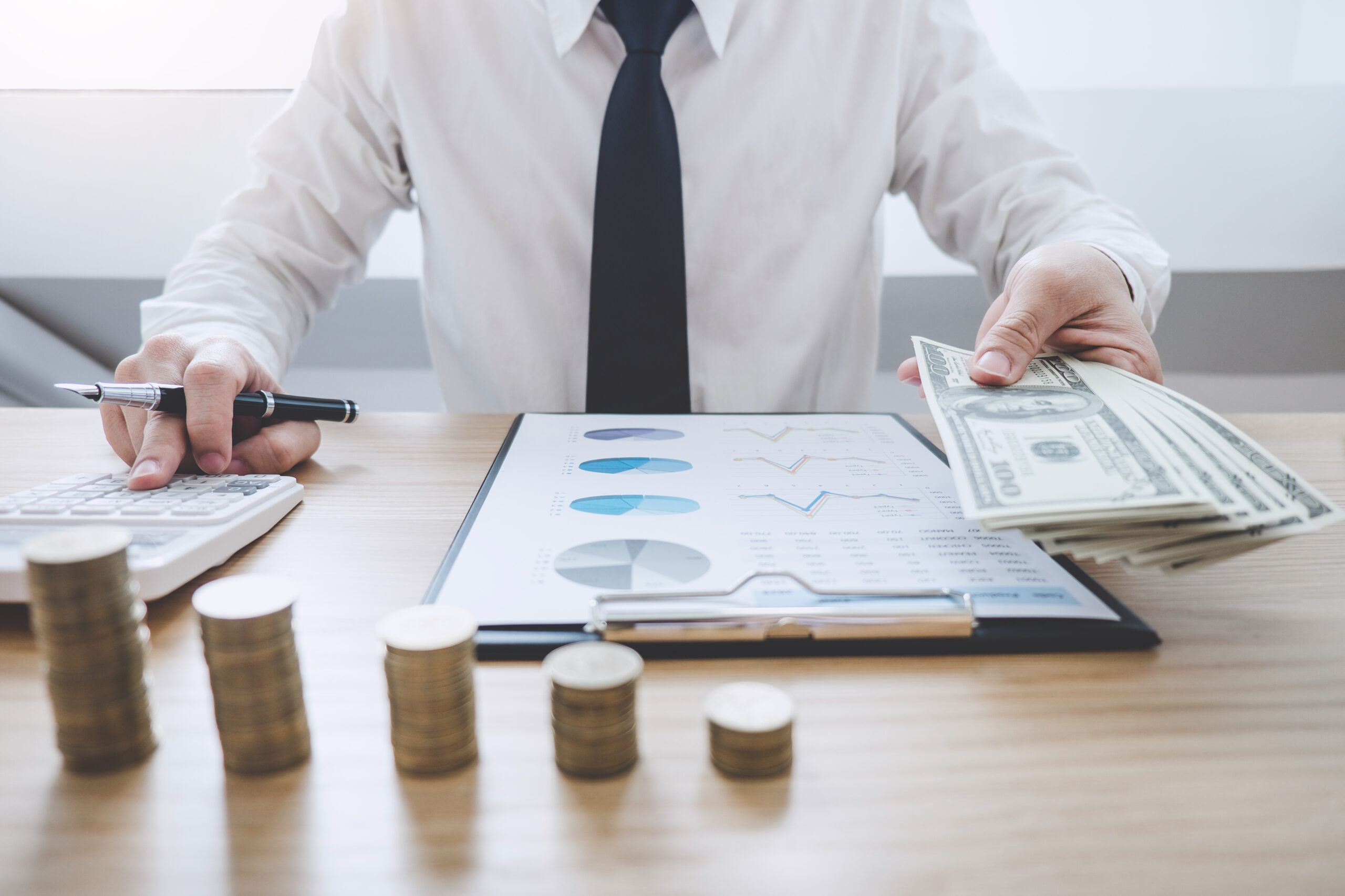 financial-investment-analysis-with-money-and-data